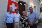 Ambassadeur Stefan Estermann avec M. Tobias Krapf, secrétaire scientifique de l'ESAG, Mme Voula Amerikanou et M. Giorgos Katevas, vice-maires d'Érétria.