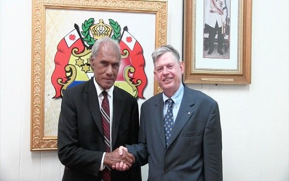 Prime Minister Akilisi Pohiva of the Kingdom of Tonga with Ambassador David Vogelsanger in Nuku’alofa on 22 July 2016 © FDFA