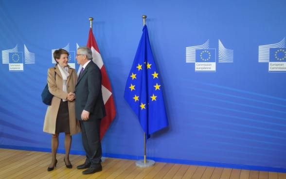 La presidente della Confederazione Simonetta Sommaruga e il presidente della Commissione europea Jean-Claude Juncker